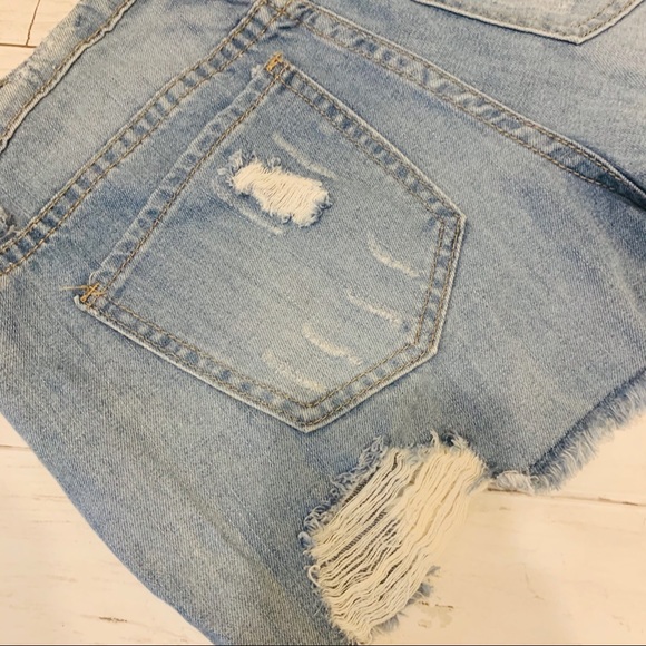 Forever 21 destroyed jean shorts light denim 26 - Picture 5 of 6